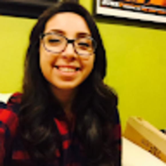 Meet your Posher, Laura - Picture 1 of 1